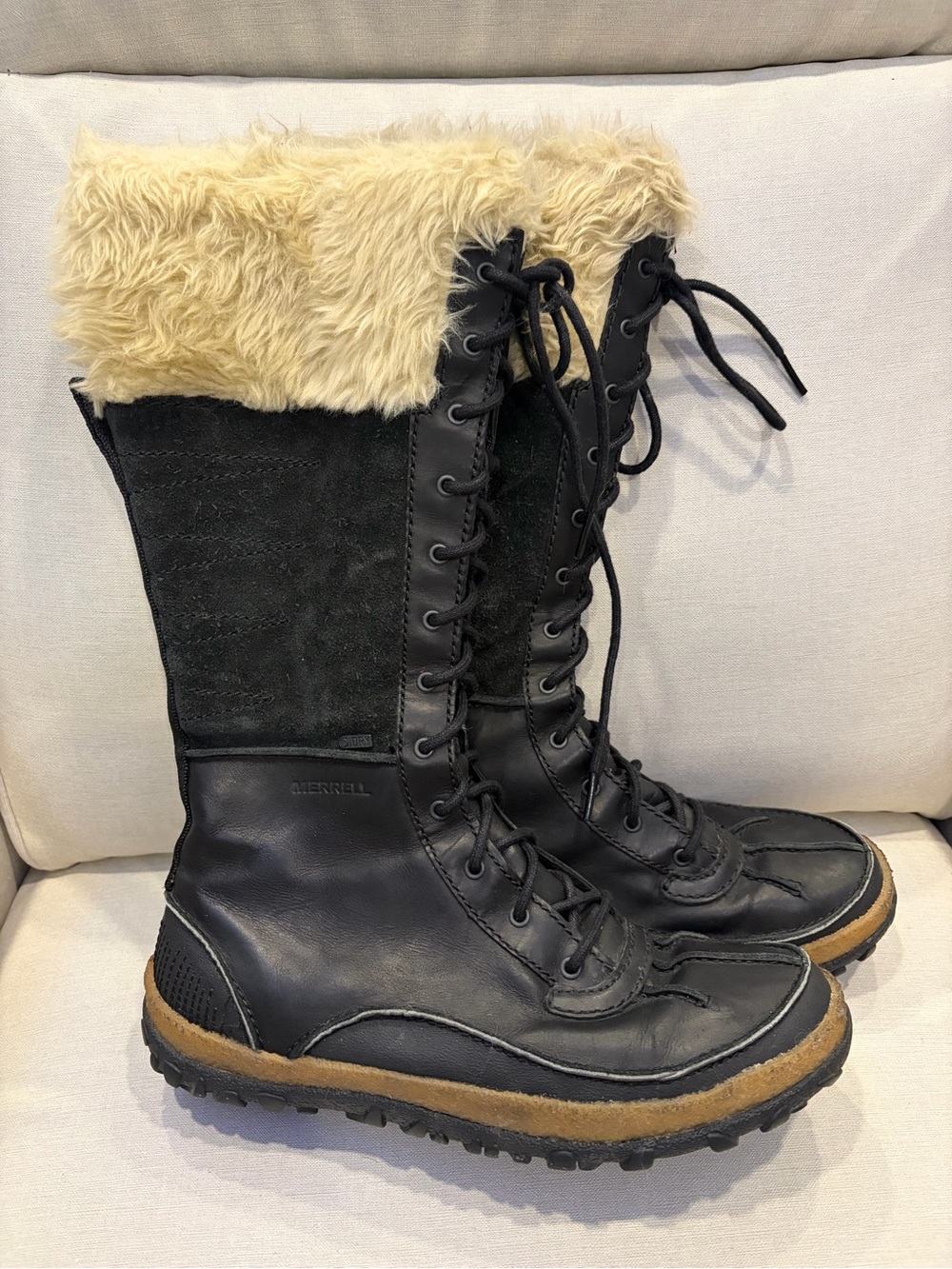 Merrell Black Lace-Up Winter Boots with Cream Faux-Fur Cuff